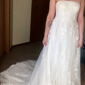 Strapless wedding dress